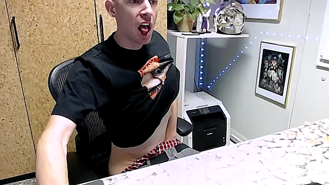 Snapshot of sakiramissy chatting on October 2025 07:06:01 AM sakiramissy online show from October 2025 07:06:01 AM