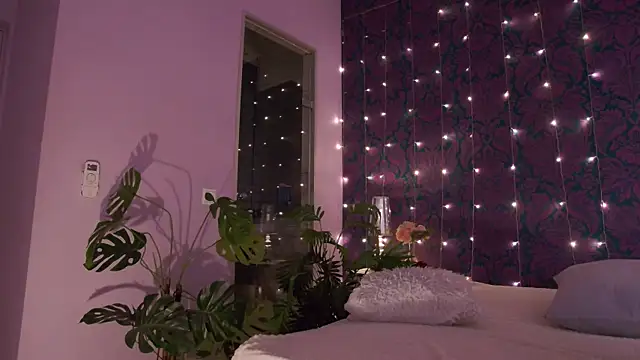 Snapshot of CherrRoses chatting on October 2025 04:50:01 PM CherrRoses online show from October 2025 04:50:01 PM