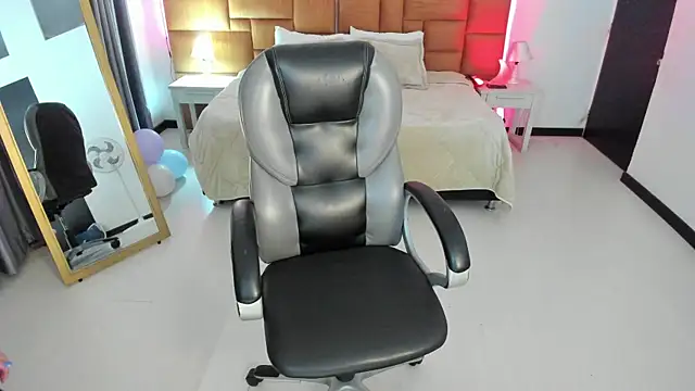 Catti Brie online show from April 2026 11:35:02 AM
