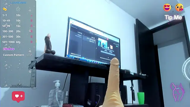 Alicia Whitee online show from October 2025 10:22:02 AM