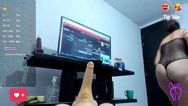 Alicia Whitee online show from October 2025 10:16:02 AM