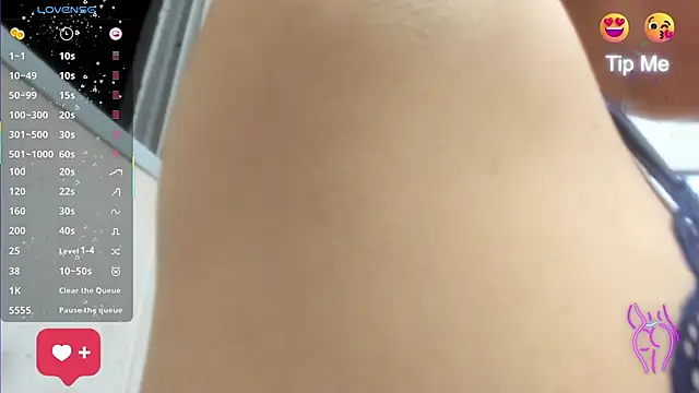 Alicia Whitee online show from January 2026 10:32:01 AM