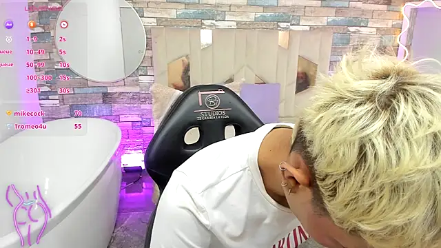 CYRUS TAY online show from May 2026 06:09:01 PM