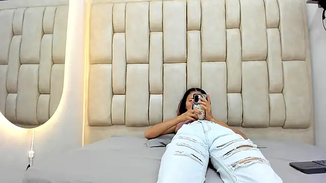 GabyAndHugo online show from October 2025 12:47:01 PM