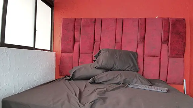 Snapshot of LilithVibe_ chatting on December 2025 01:29:02 PM LilithVibe online show from December 2025 01:29:02 PM