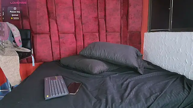 Snapshot of LilithVibe_ chatting on January 2026 01:37:02 PM LilithVibe online show from January 2026 01:37:02 PM