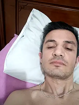 Snapshot of OGUZOZAN chatting on November 2025 09:03:02 PM OGUZOZAN online show from November 2025 09:03:02 PM