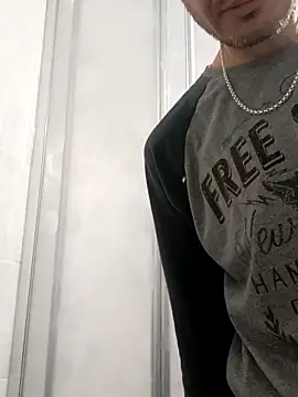 Snapshot of OGUZOZAN chatting on November 2025 11:51:02 AM OGUZOZAN online show from November 2025 11:51:02 AM