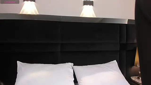 CarolineLee  online show from April 2026 10:38:01 PM