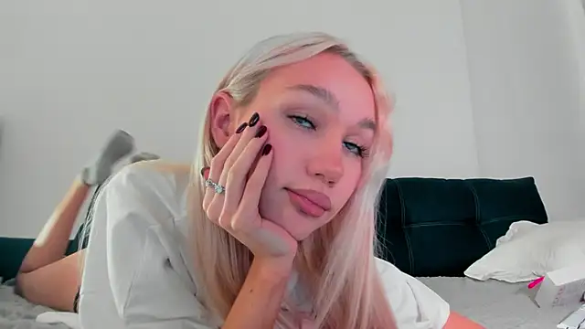 Snapshot of cuteleraay chatting on September 2025 08:33:01 PM cuteleraay online show from September 2025 08:33:01 PM