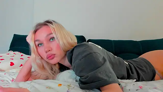 cuteleraay online show from November 2025 08:21:02 PM