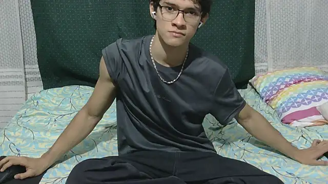 Snapshot of Samuel_Hills_II chatting on February 2026 01:51:01 PM Samuel Hills II online show from February 2026 01:51:01 PM