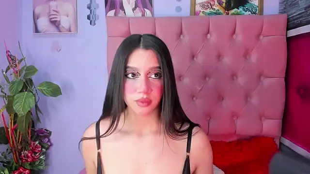 Snapshot of Megan_Luxe chatting on October 2025 11:16:01 PM Megan Luxe online show from October 2025 11:16:01 PM