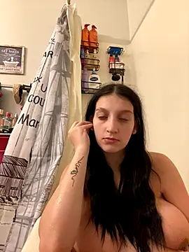 Snapshot of madsdeluxe chatting on October 2025 11:36:01 PM madsdeluxe online show from October 2025 11:36:01 PM