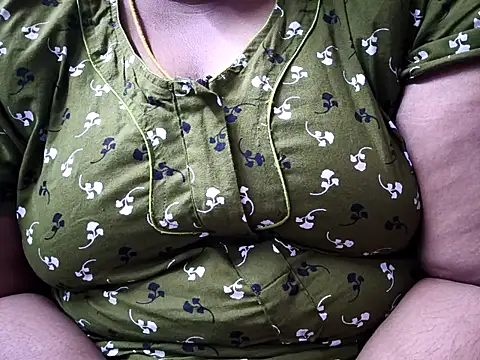 Snapshot of TAMIL_ELAKKIYA chatting on February 2026 10:41:01 PM TAMIL ELAKKIYA online show from February 2026 10:41:01 PM