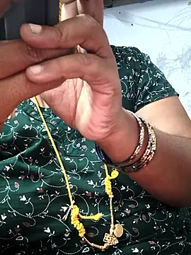 Snapshot of TAMIL_ELAKKIYA chatting on February 2026 01:32:02 PM TAMIL ELAKKIYA online show from February 2026 01:32:02 PM