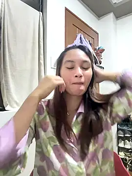 LanySylvia online show from December 2025 04:36:02 PM