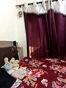 Snapshot of MEERAcle chatting on February 2026 07:45:01 AM MEERAcle online show from February 2026 07:45:01 AM