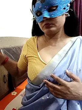 Snapshot of MEERAcle chatting on February 2026 07:53:01 AM MEERAcle online show from February 2026 07:53:01 AM