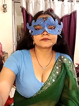 Snapshot of MEERAcle chatting on February 2026 03:54:01 PM MEERAcle online show from February 2026 03:54:01 PM