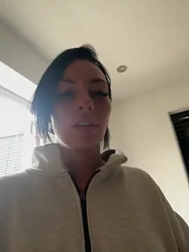BELLABLACKXUK online show from June 2026 10:17:01 AM