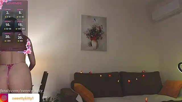 Snapshot of sweettykitty chatting on October 2025 03:44:02 PM sweettykitty online show from October 2025 03:44:02 PM