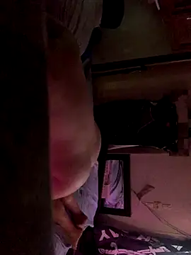 Snapshot of shakeweight chatting on October 2025 04:11:01 AM shakeweight online show from October 2025 04:11:01 AM