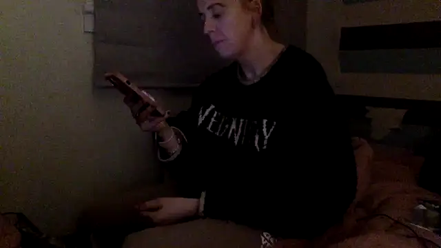 Bellababexox online show from May 2026 11:01:04 PM