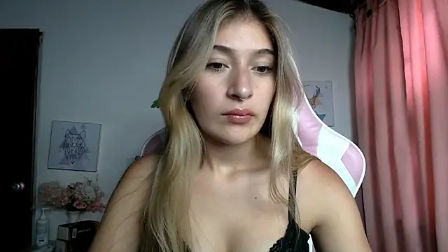 SophiaaLee online show from May 2026 08:36:01 PM