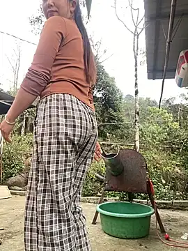 Huong-Ly online show from February 2026 01:42:01 AM