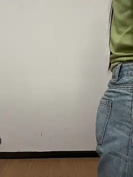 crhong666 online show from September 2025 12:23:02 AM