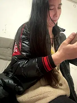 crhong666 online show from January 2026 12:25:01 AM