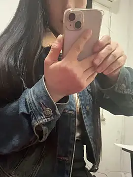 crhong666 online show from March 2026 12:45:01 AM