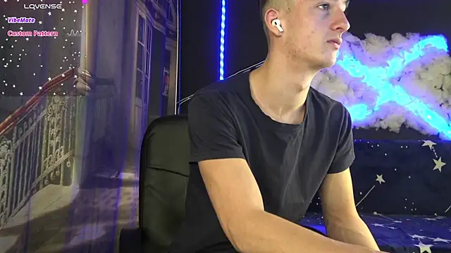 Snapshot of SirReed chatting on December 2025 04:06:01 AM SirReed online show from December 2025 04:06:01 AM