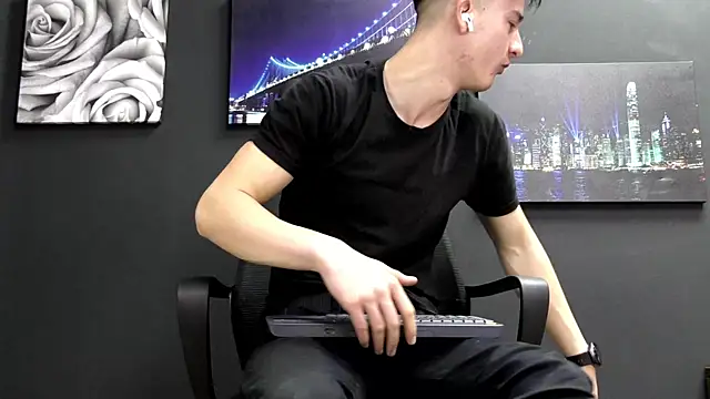 Snapshot of SirReed chatting on December 2025 09:59:02 AM SirReed online show from December 2025 09:59:02 AM