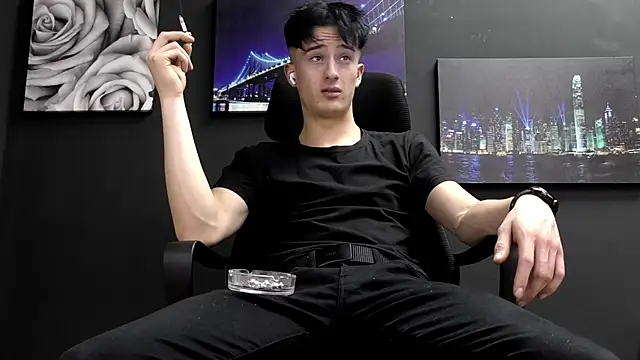 Snapshot of SirReed chatting on December 2025 10:00:02 AM SirReed online show from December 2025 10:00:02 AM