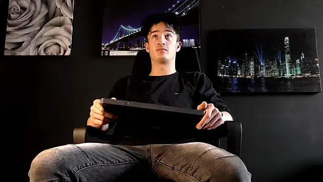 Snapshot of SirReed chatting on January 2026 09:57:02 AM SirReed online show from January 2026 09:57:02 AM