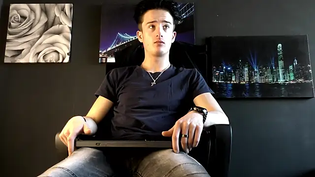 Snapshot of SirReed chatting on January 2026 09:58:01 AM SirReed online show from January 2026 09:58:01 AM