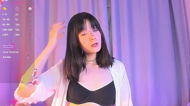 Honeey Beee online show from September 2025 07:15:02 PM