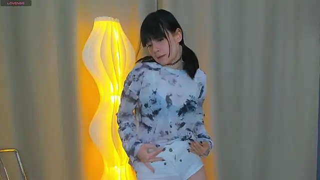 Honeey Beee online show from September 2025 07:39:01 PM