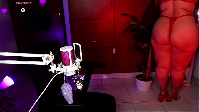 tinamqueen1 online show from March 2026 09:35:01 AM