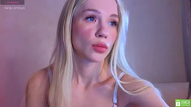 Snapshot of KittenFang chatting on February 2026 08:46:02 AM KittenFang online show from February 2026 08:46:02 AM