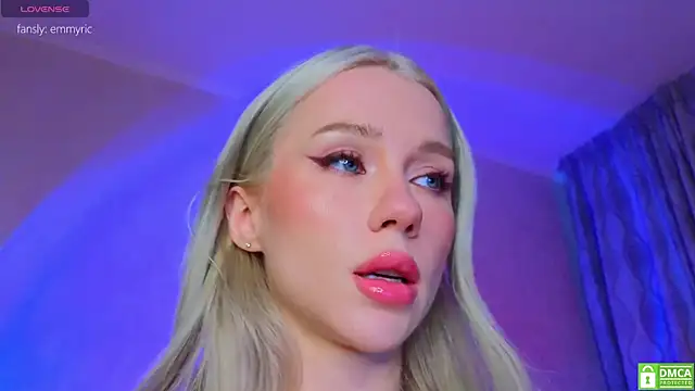 Snapshot of KittenFang chatting on March 2026 11:27:01 AM KittenFang online show from March 2026 11:27:01 AM