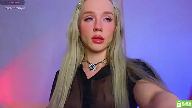 Snapshot of KittenFang chatting on March 2026 06:35:01 AM KittenFang online show from March 2026 06:35:01 AM