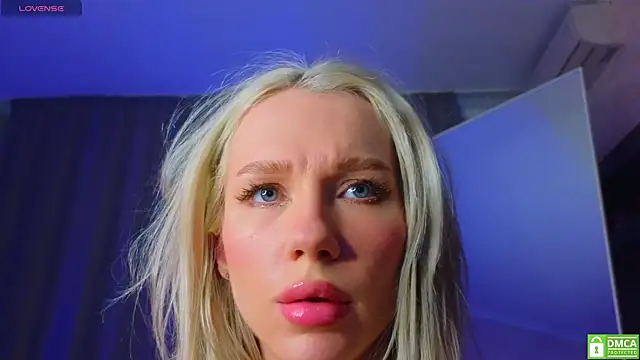 Snapshot of KittenFang chatting on April 2026 01:20:01 PM KittenFang online show from April 2026 01:20:01 PM