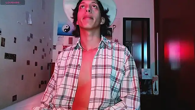 Snapshot of DannyPhantom555 chatting on December 2025 07:41:01 PM DannyPhantom555 online show from December 2025 07:41:01 PM