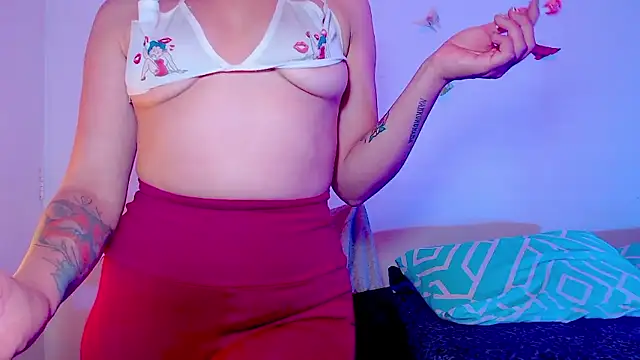 Snapshot of Dirtyhoneymoon chatting on January 2026 01:33:01 AM Dirtyhoneymoon online show from January 2026 01:33:01 AM