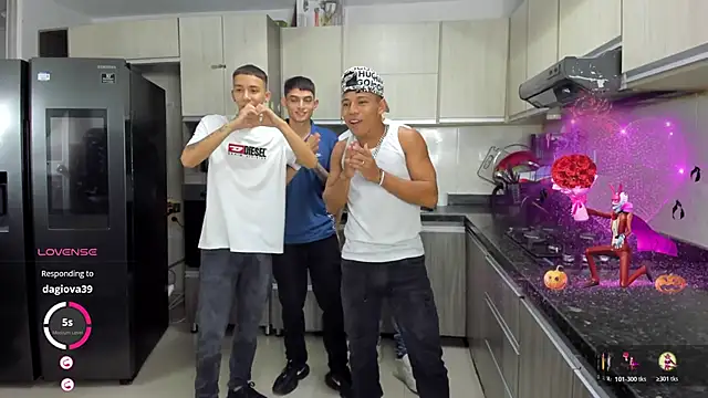 Snapshot of Playhardsex_ chatting on October 2025 11:03:02 PM Playhardsex online show from October 2025 11:03:02 PM