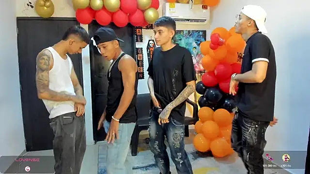 Snapshot of Playhardsex_ chatting on October 2025 11:10:02 PM Playhardsex online show from October 2025 11:10:02 PM