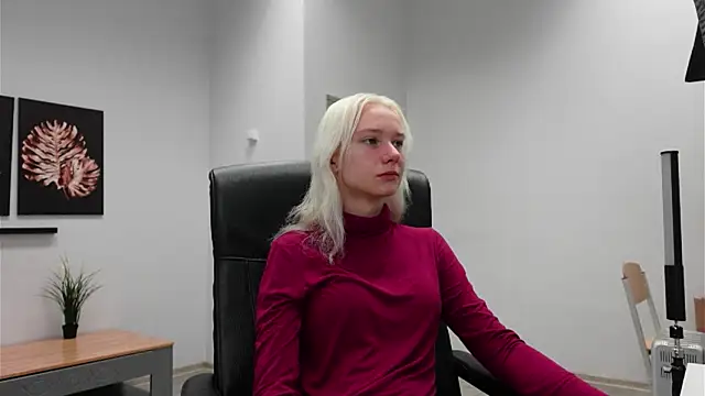 Laura Chaplin online show from September 2025 05:52:02 AM